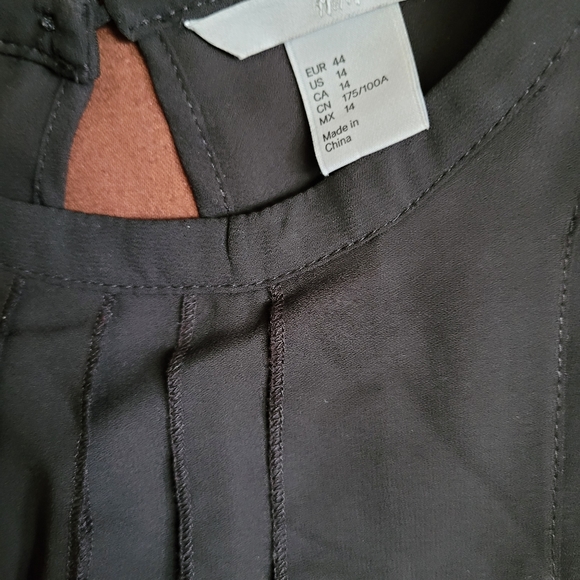 Size 14 - H&M black sleeveless top with ruffles - Picture 2 of 2